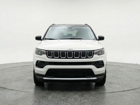 Used 2025 Jeep Compass Limited image 2