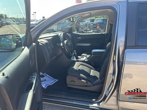 Used 2022 Chevrolet Colorado LT w/ Safety Package image 17