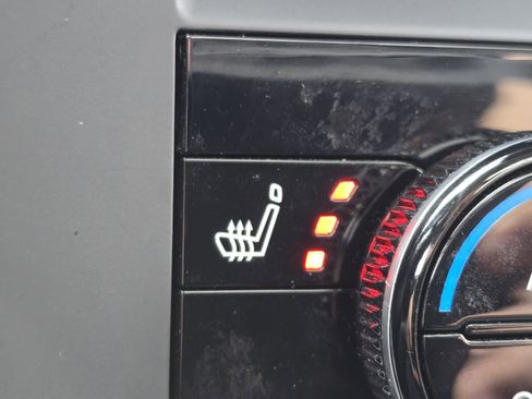 Used 2024 Nissan Rogue SV w/ SV Premium Package image 6