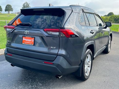 Used 2019 Toyota RAV4 XLE w/ Convenience Package FWD image 12