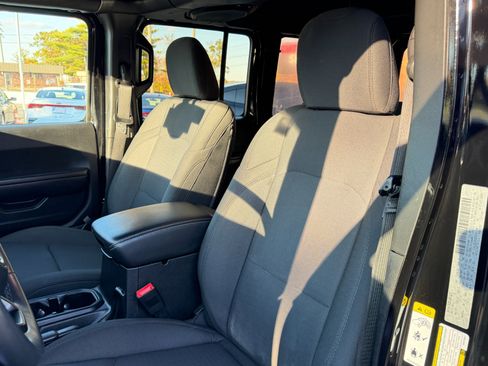 Used 2019 Jeep Wrangler Unlimited Sport S image 13