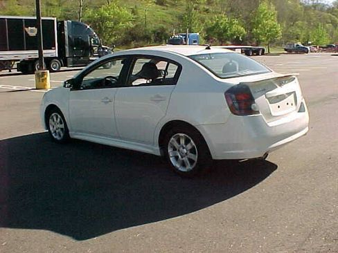 Used 2010 Nissan Sentra 2.0 SR FWD image 9