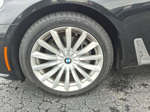 Used 2017 BMW 740i RWD image 12