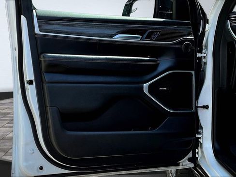 Used 2024 Jeep Wagoneer L Series II w/ Flexible Seating Group AWD/4WD image 18