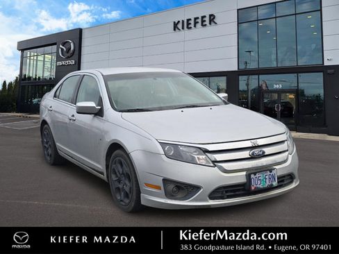 Used 2010 Ford Fusion SE image 1