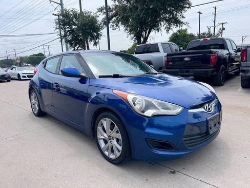 Used 2016 Hyundai Veloster FWD image 1