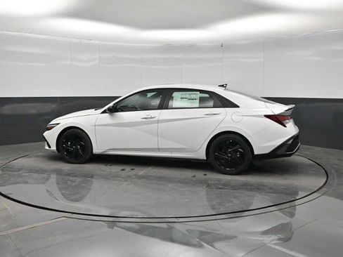 New 2026 Hyundai Elantra SEL Sport FWD image 5