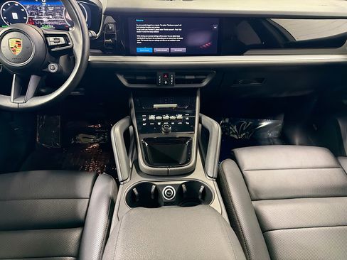 Certified 2024 Porsche Cayenne AWD/4WD image 18