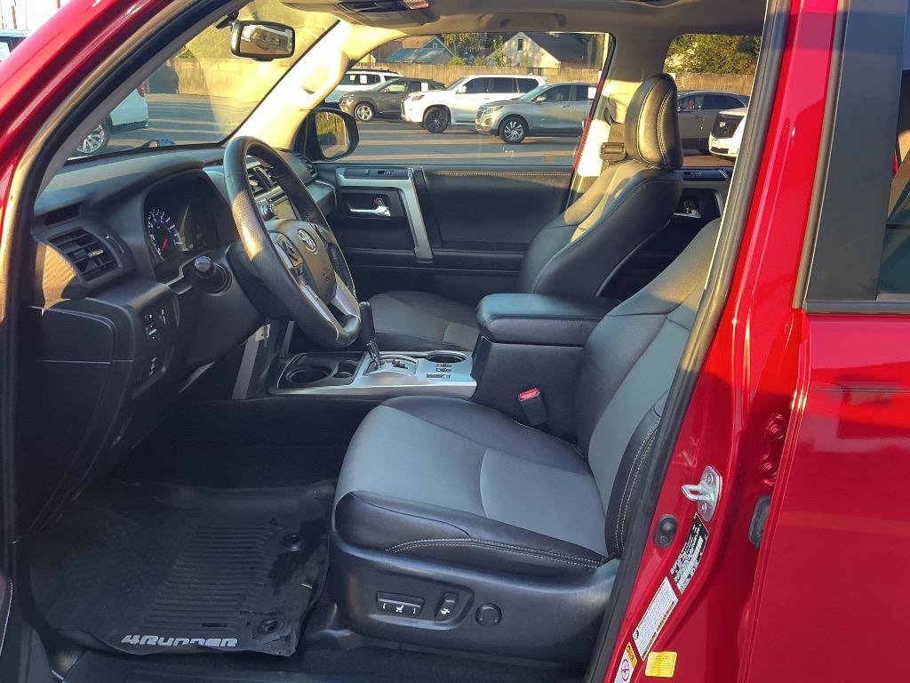Used 2018 Toyota 4Runner SR5 Premium RWD image 15