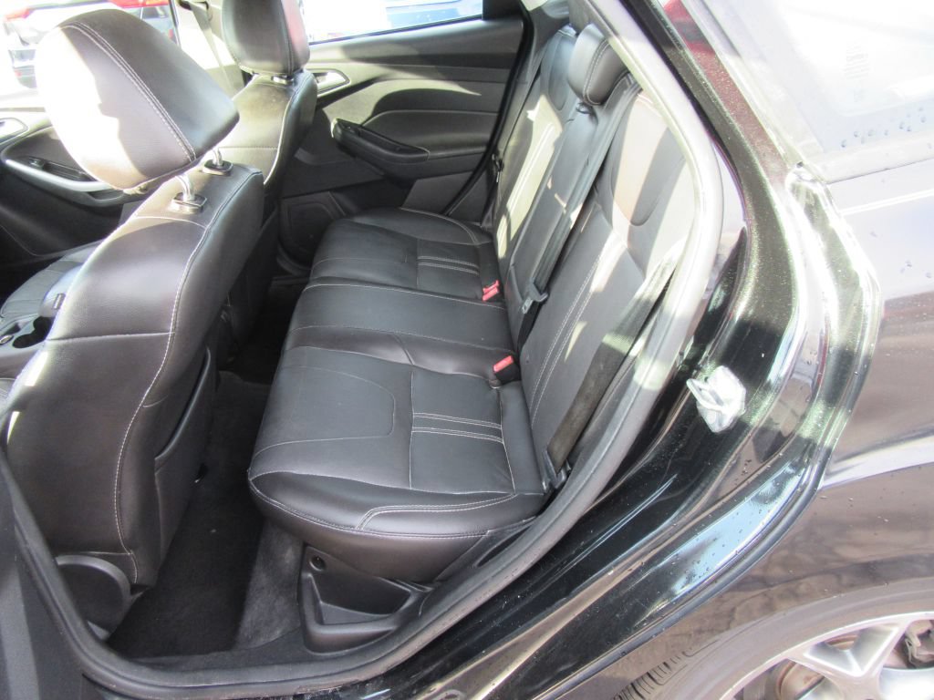 Used 2014 Ford Focus SE w/ Equipment Group 201A FWD image 10