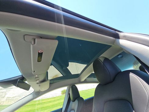 Used 2023 Tesla Model 3 Standard Range RWD image 7
