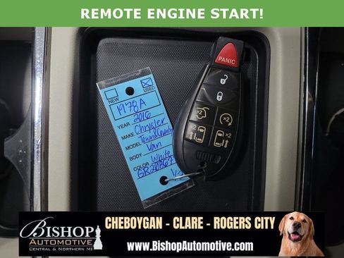 Used 2016 Chrysler Town & Country Touring w/ Driver Convenience Group image 12