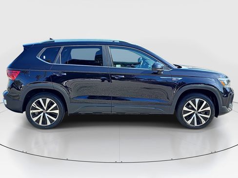 Used 2024 Volkswagen Taos SE FWD image 4