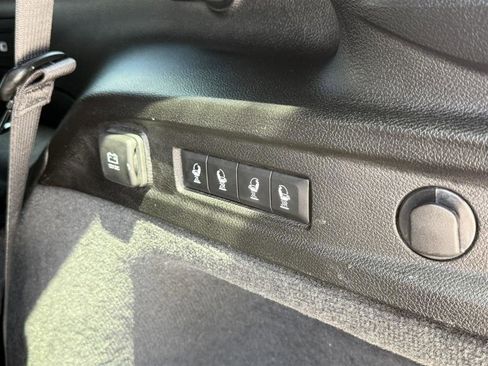 Used 2022 Jeep Grand Cherokee L Overland w/ Luxury Tech Group IV AWD/4WD image 16