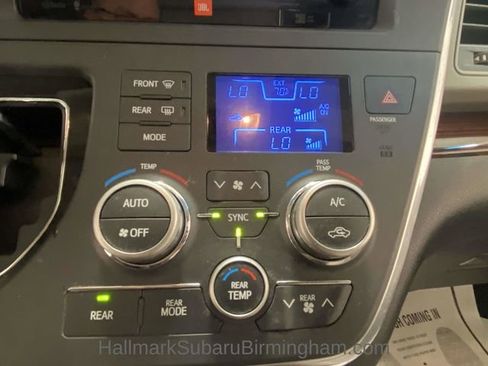 Used 2015 Toyota Sienna L image 20