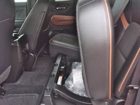 Certified 2025 GMC Canyon AT4 w/ Nightfall Edition AWD/4WD image 29