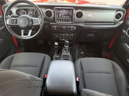 Used 2022 Jeep Gladiator Overland w/ Cold Weather Group AWD/4WD image 16