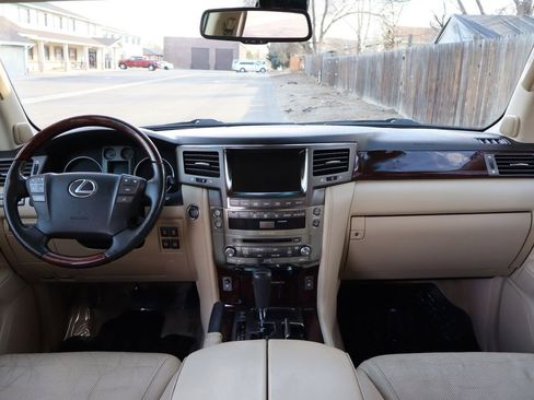 Used 2011 Lexus LX 570 4WD w/ Luxury Pkg image 16