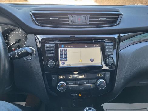 Used 2017 Nissan Rogue Sport SV w/ SV Premium Package FWD image 19