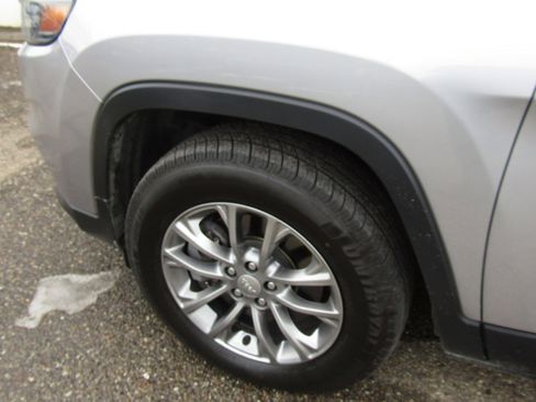 Used 2020 Jeep Cherokee Latitude Plus image 27