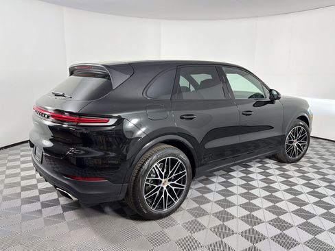 Used 2026 Porsche Cayenne image 9
