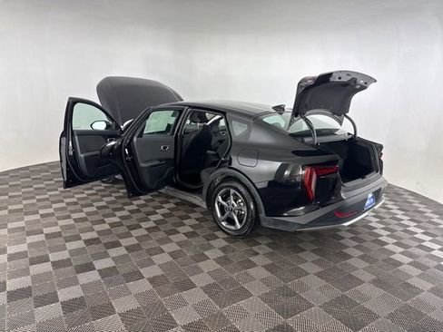 Used 2025 Kia K4 LXS image 19