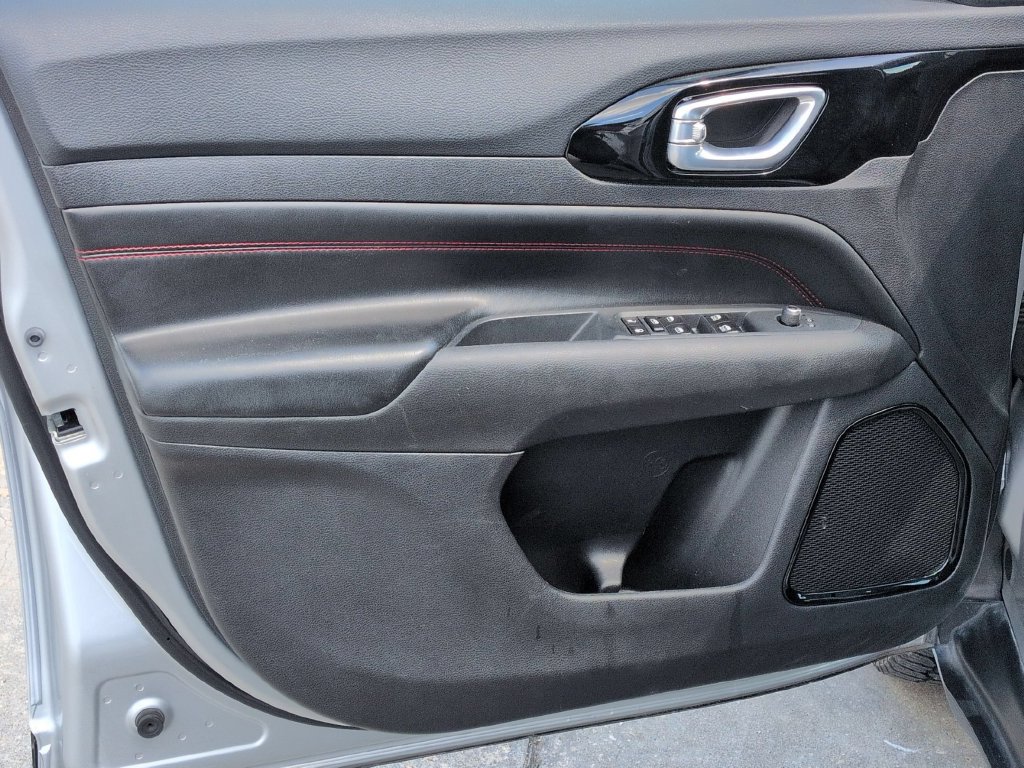 Used 2025 Jeep Compass Trailhawk AWD/4WD image 11