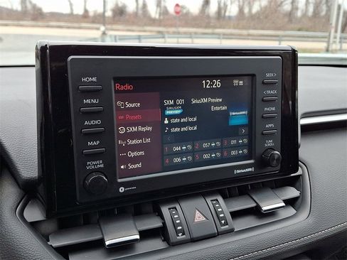 Used 2022 Toyota RAV4 XLE Premium image 3