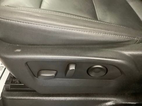 Used 2021 Chevrolet Tahoe Z71 w/ Luxury Package AWD/4WD image 11