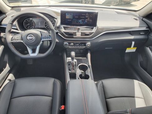 New 2025 Nissan Altima 2.5 SR w/ SR Premium Package image 7