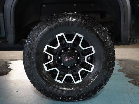 Used 2025 GMC Sierra 2500 AT4X AWD/4WD image 31