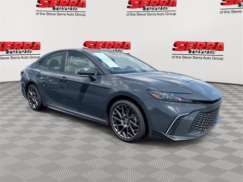Used 2025 Toyota Camry SE w/ Convenience Package image 1