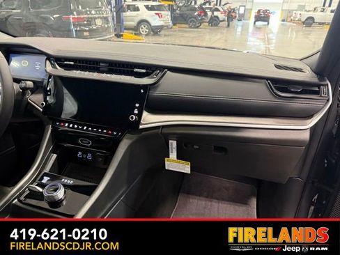 New 2026 Jeep Grand Cherokee Altitude image 24