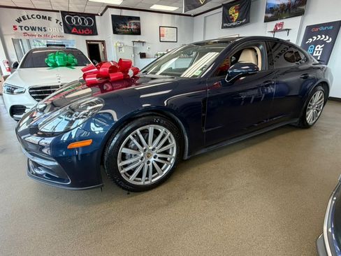 Used 2018 Porsche Panamera 4 AWD/4WD image 6