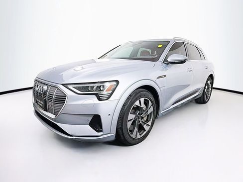 Used 2022 Audi e-tron Premium Plus image 3