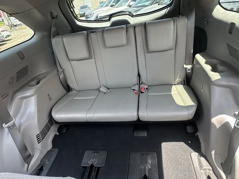 Used 2019 Toyota Highlander XLE AWD/4WD image 17