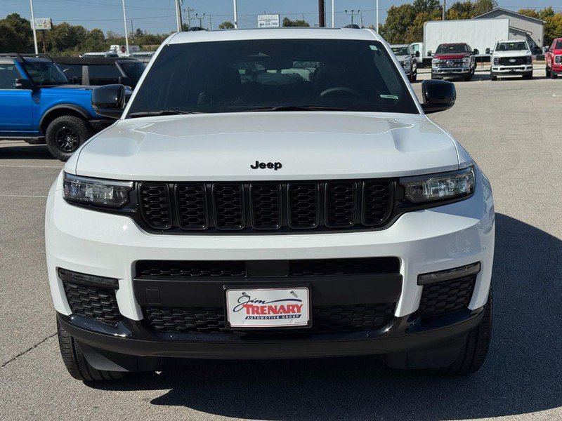 Used 2025 Jeep Grand Cherokee L Limited w/ Black Appearance Package AWD/4WD image 9