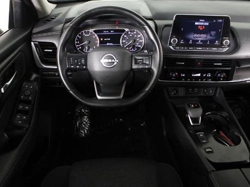 Certified 2025 Nissan Rogue SV FWD image 6