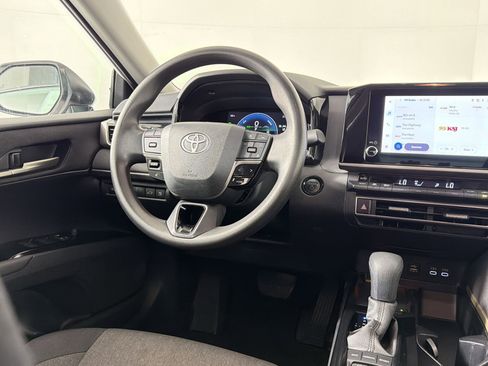 Used 2025 Toyota Camry LE FWD image 26