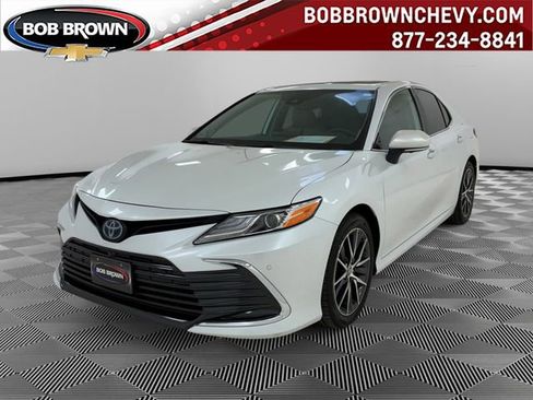 Used 2022 Toyota Camry XLE w/ Navigation Upgrade Package FWD image 1