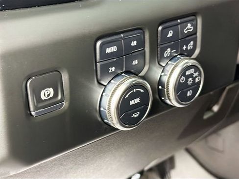 Used 2024 GMC Sierra 3500 AT4 w/ AT4 Premium Plus Package AWD/4WD image 10
