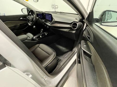 Used 2025 Chevrolet Trax ACTIV FWD image 26