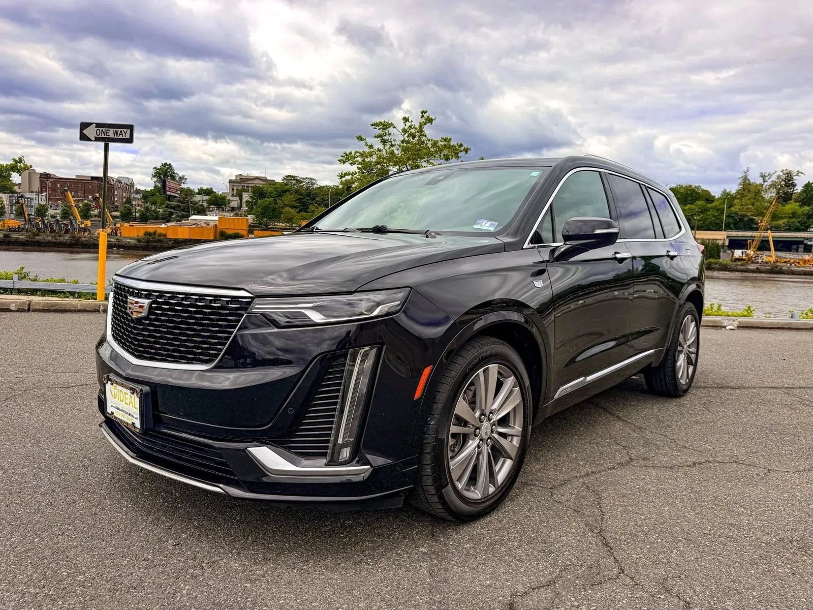 Used 2023 Cadillac XT6 Premium Luxury FWD image 3