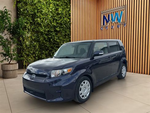 Used 2012 Scion xB FWD image 3