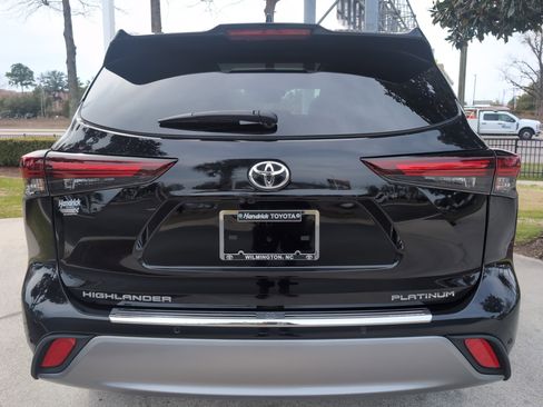 Used 2024 Toyota Highlander Platinum image 9