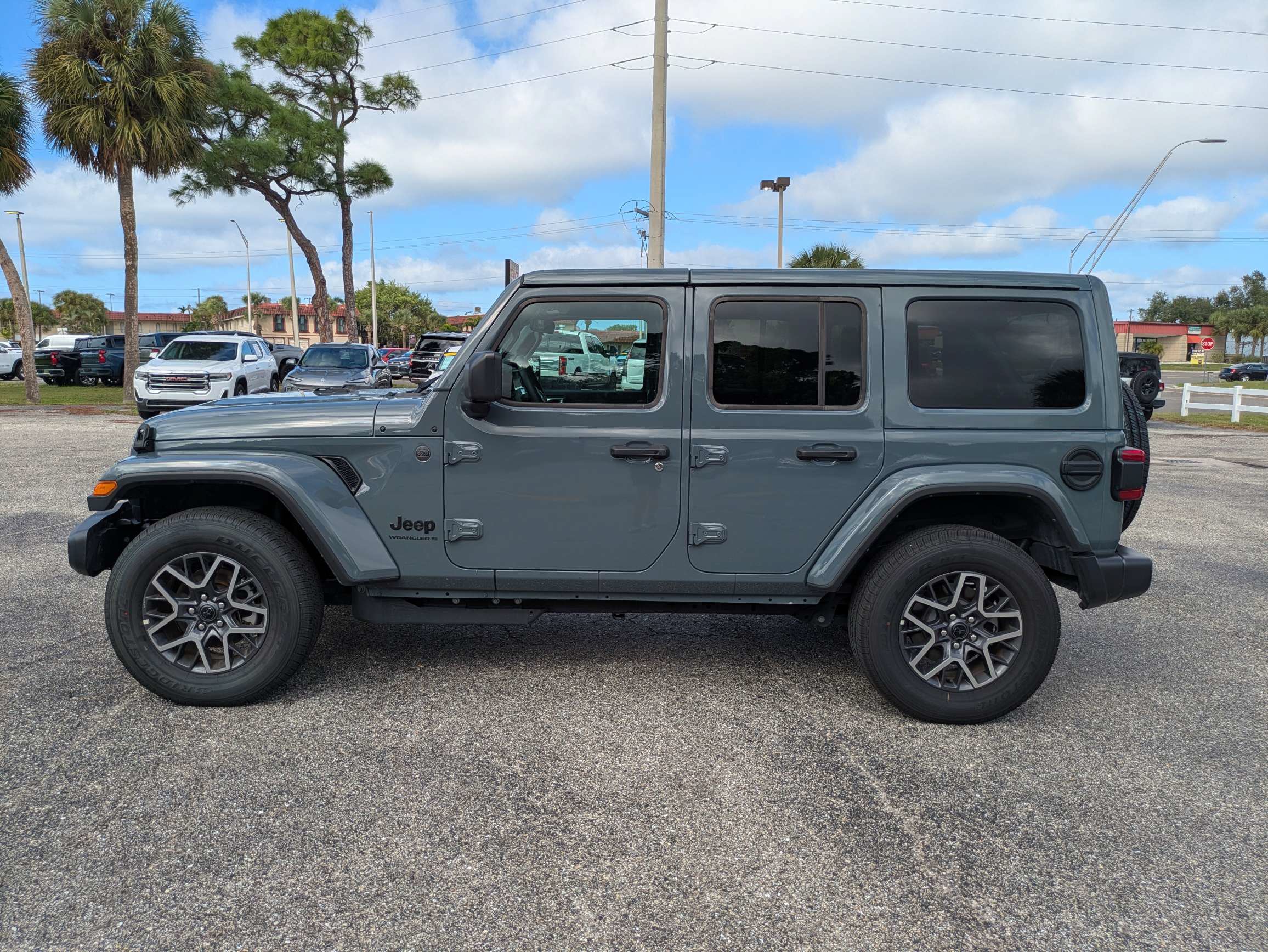 Used 2026 Jeep Wrangler Unlimited Sahara AWD/4WD image 7