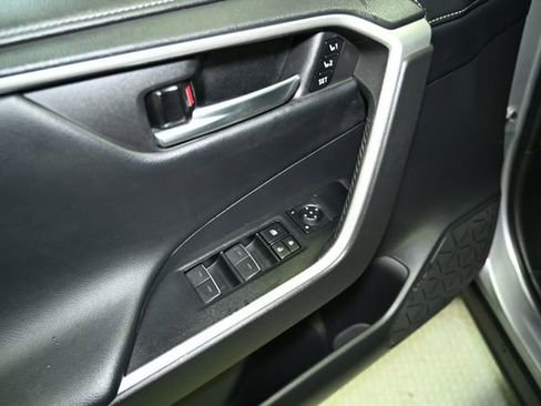 Used 2022 Toyota RAV4 Limited image 26