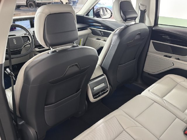 Used 2026 Lincoln Nautilus Premier AWD/4WD image 17