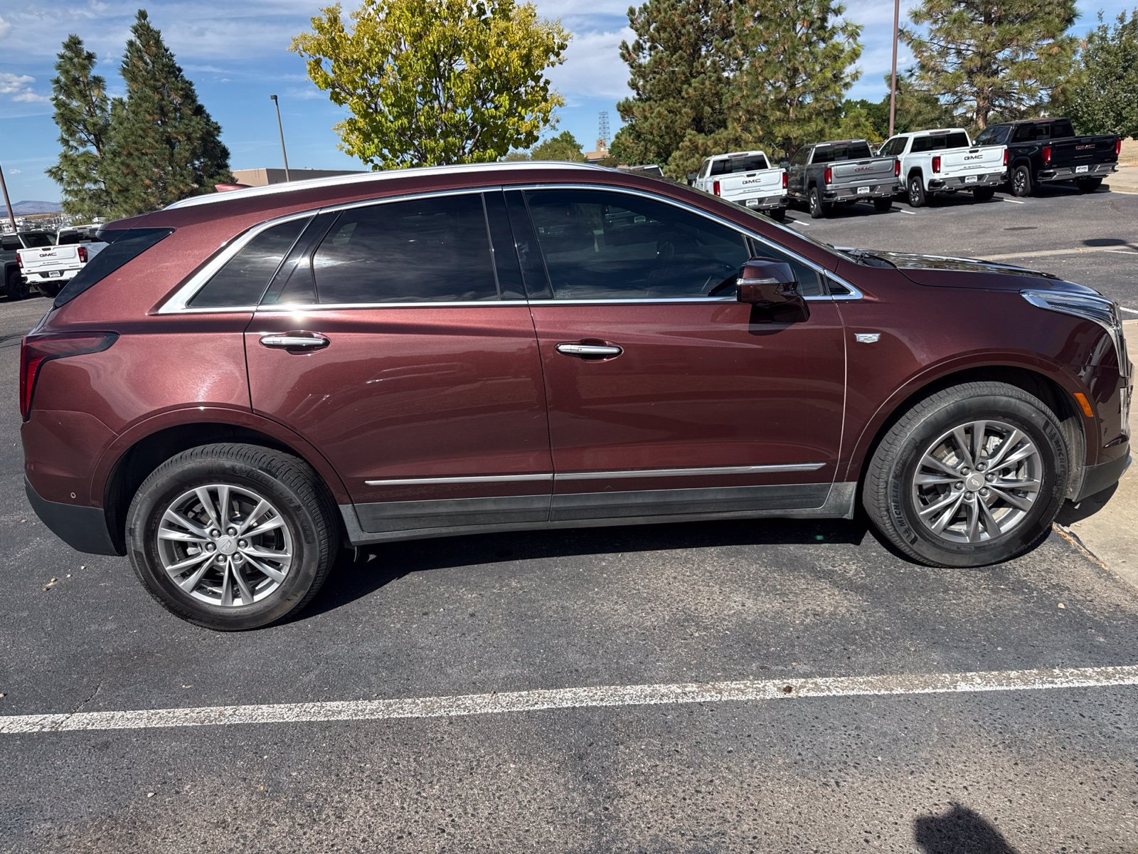 Used 2022 Cadillac XT5 Premium Luxury w/ Technology Package AWD/4WD image 2