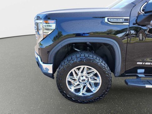Used 2024 GMC Sierra 1500 SLT w/ SLT Convenience Package AWD/4WD image 10